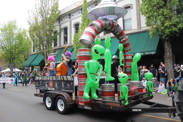 UFO festival street